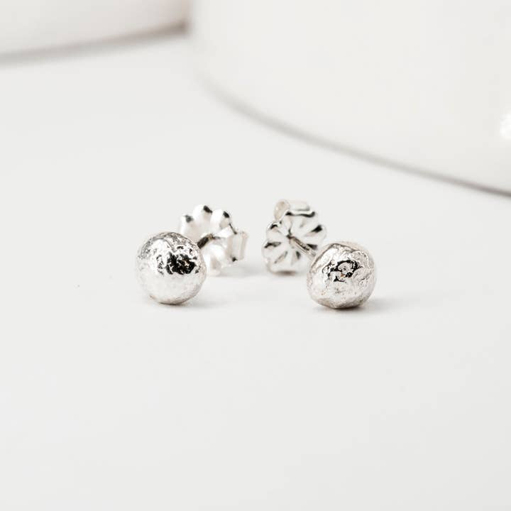 Crampons River Rock pour la vente par Mackenzie Jones Designs