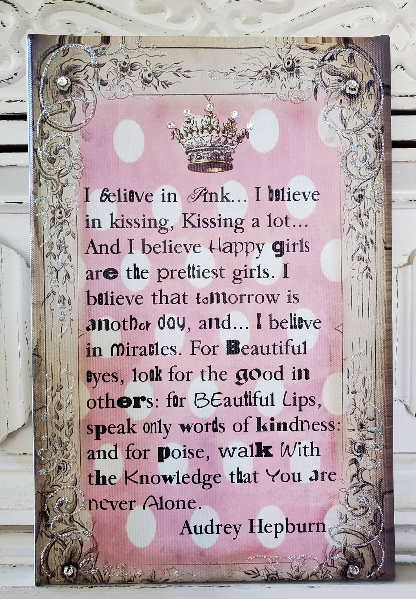 Little Heart Designs - Venta al por mayor Letreros - Cita sobre lienzo «I Believe In Pink Audrey Hepburn»