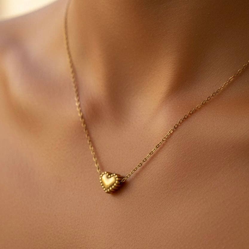 OE! - Wholesale Pendant/Charm Necklace - HELIOS CORE - 18K Gold Plated Steel Necklace with Heart Pendant0