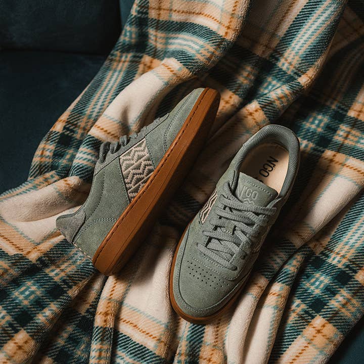 N'GO Shoes - Wholesale Lifestyle Sneakers - Unisex - Saigon Suede '24 low-top sneakers in light blue suede and gum
7