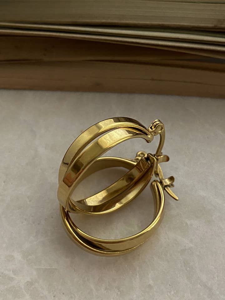 Shelby Twisted Hoops for engroshandel hos Sweet Grove Collective