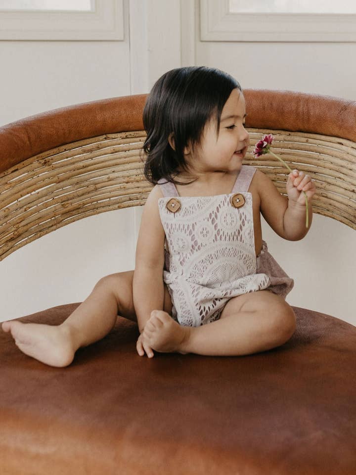 Londynn Blonde Front Vintage Romper for engroshandel hos Tate & Adele