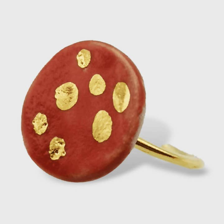Bague rouge corail et ou O pois por atacado de Corinne Ceramique