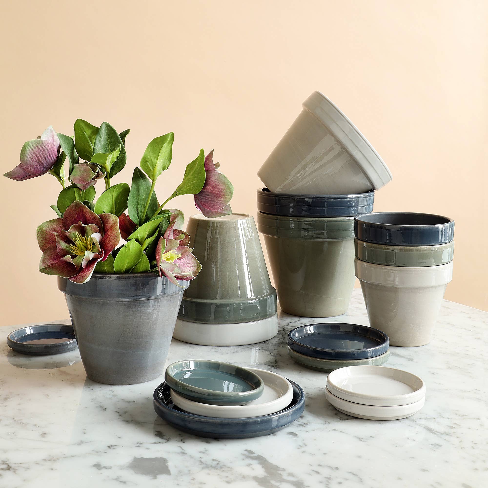 Vosteen – Engroshandel Plantekrukke – Jakob keramikpotte D14cm H12cm med hul og underkop1