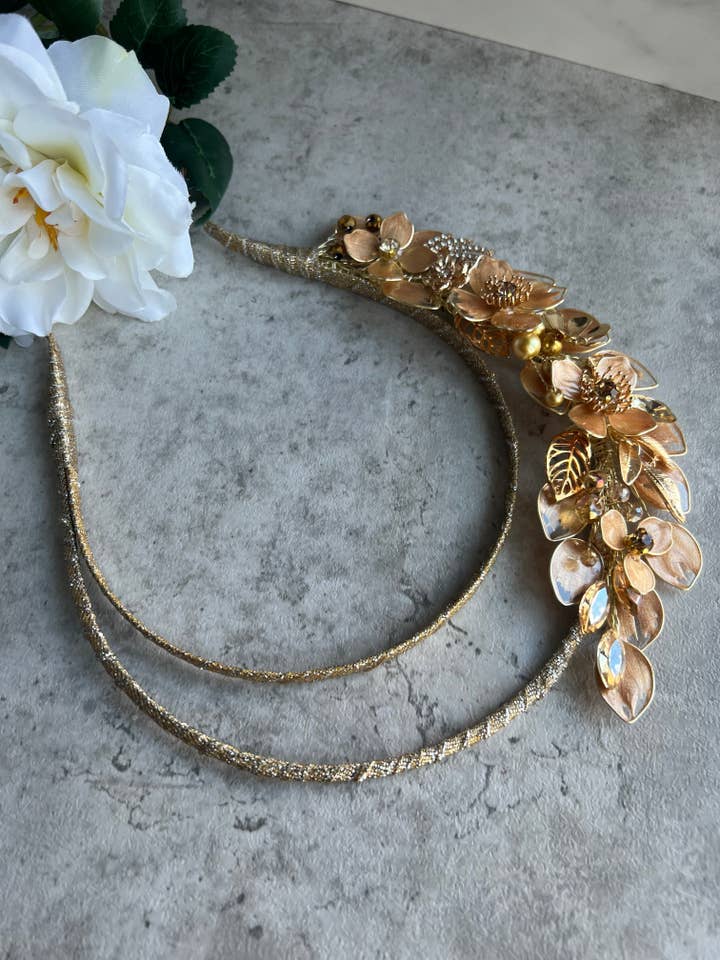 Copricapo a Mezza Corona Floreale Dorata per la vendita all'ingrosso da parte di Preciuspearls