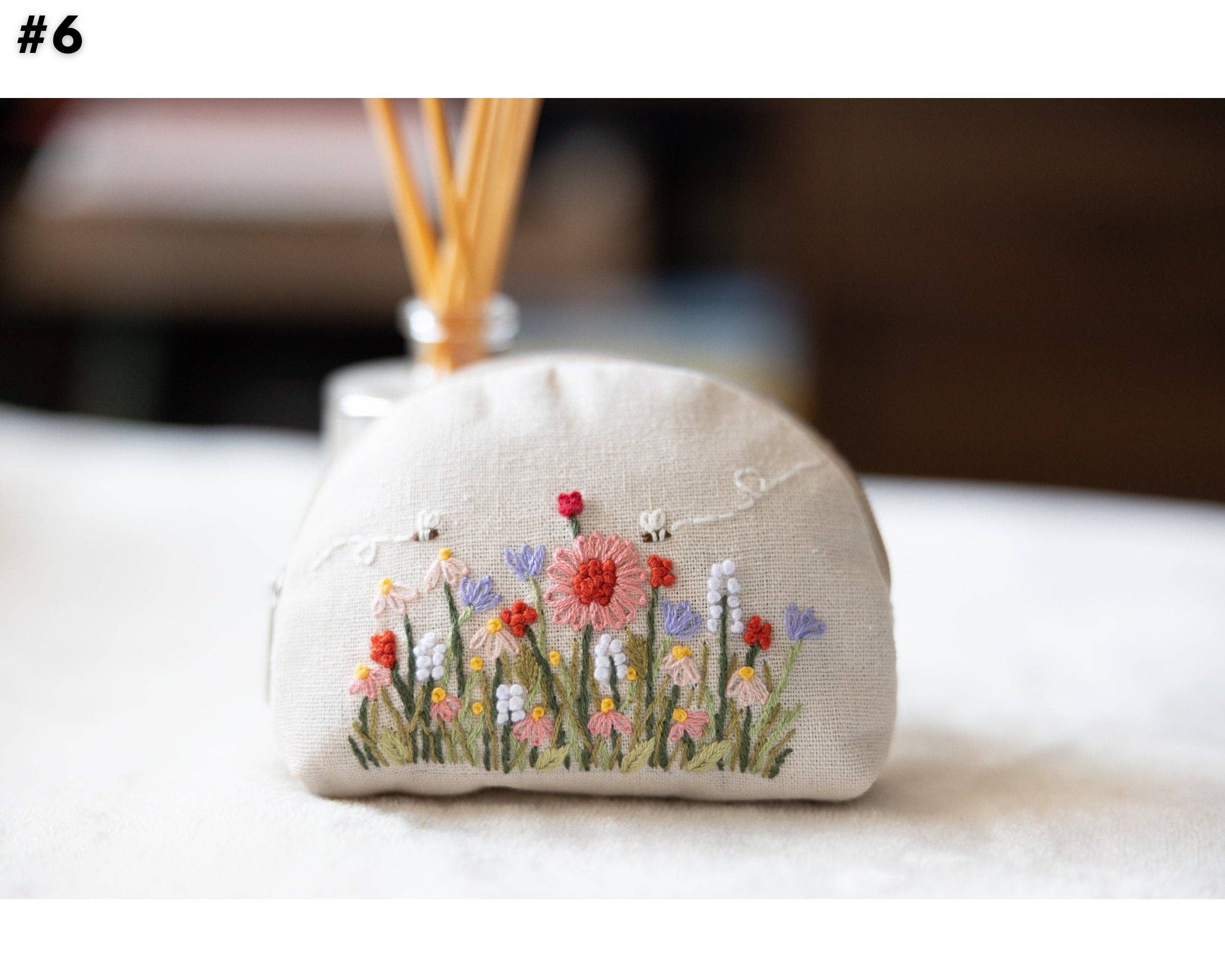 Finer Embroidery – Engroshandel Møntpung - Dame – Håndbroderet møntpung med blomsterbroderi5