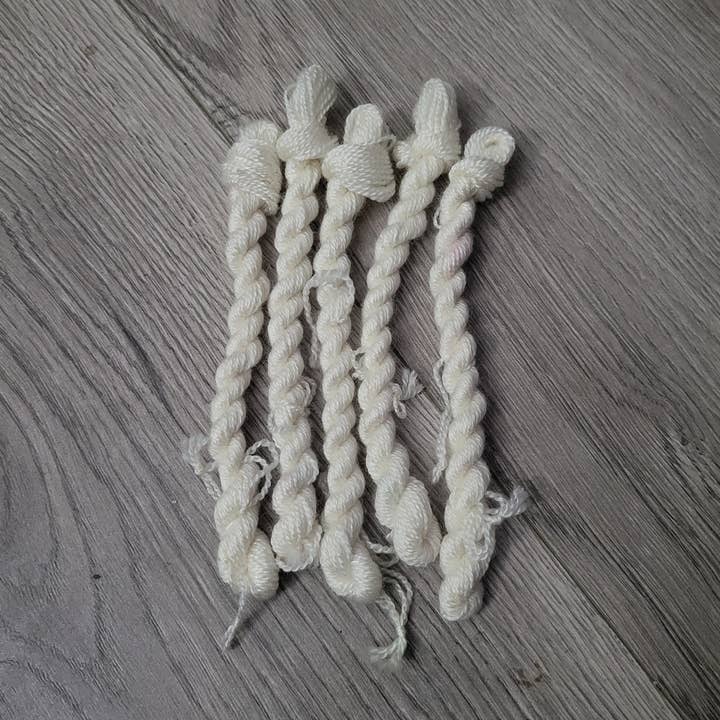 BFL Super Seidiges Stickgarn Weiß (Natur) für den Großhandel von Cornbread and Honey