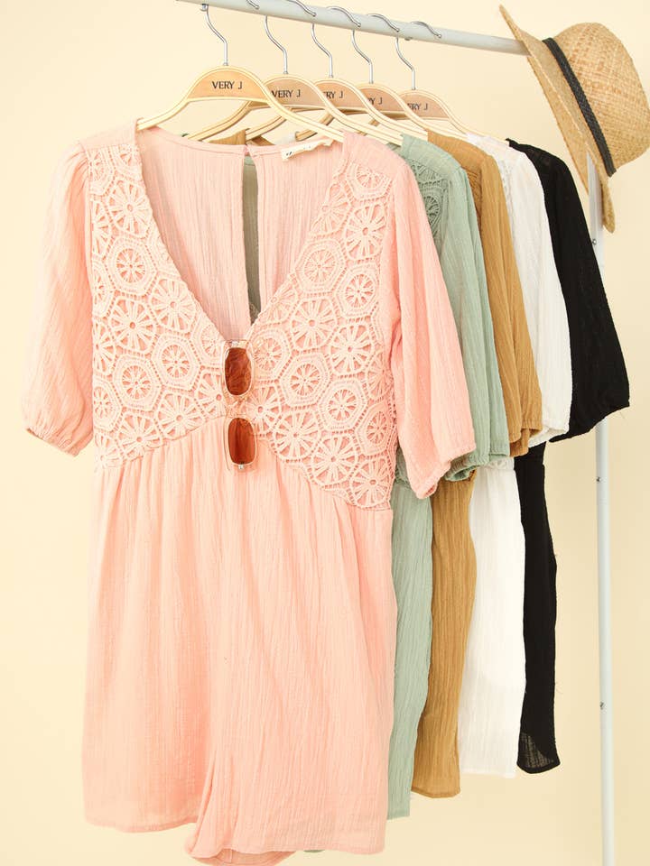 VERY J - Wholesale Romper - Dames - NP70387-Romper van stevig geweven stof met pofmouwen en kantdetails19