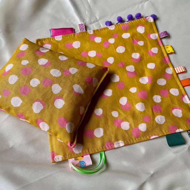 Baby varmepude med spelt påfyldning prikker gul for engroshandel hos bebelito