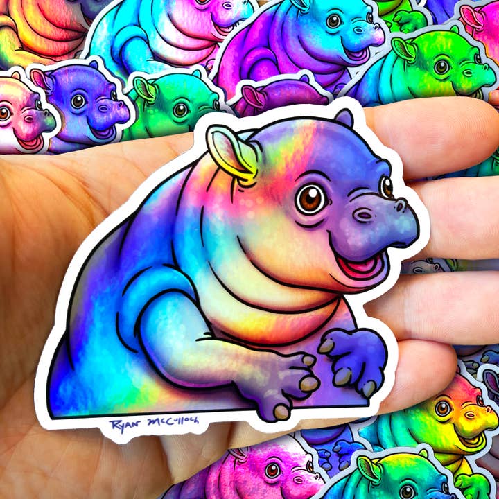 ADESIVO HOLO: Moo Deng Baby Pygmy Hippo (Moo Dang) por atacado de Ryan McCulloch Art