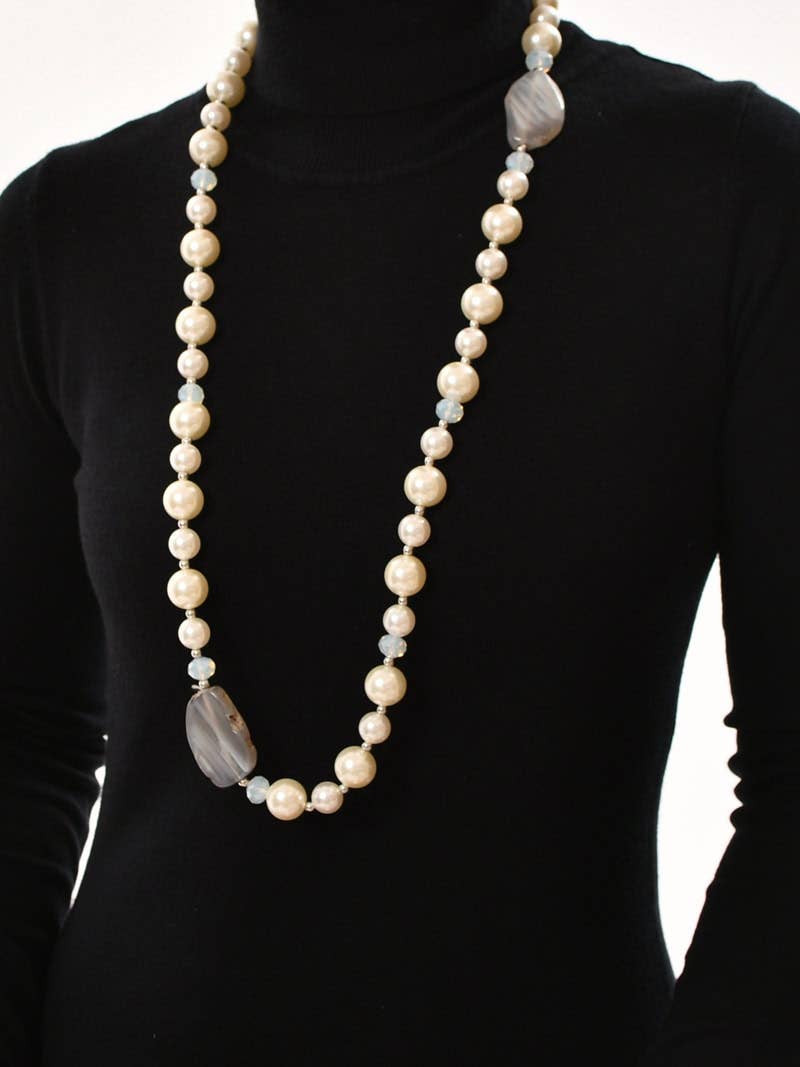 Victoria Moda - Wholesale Beaded/Pearl Necklace - Long necklace made of pearls and two natural stones1