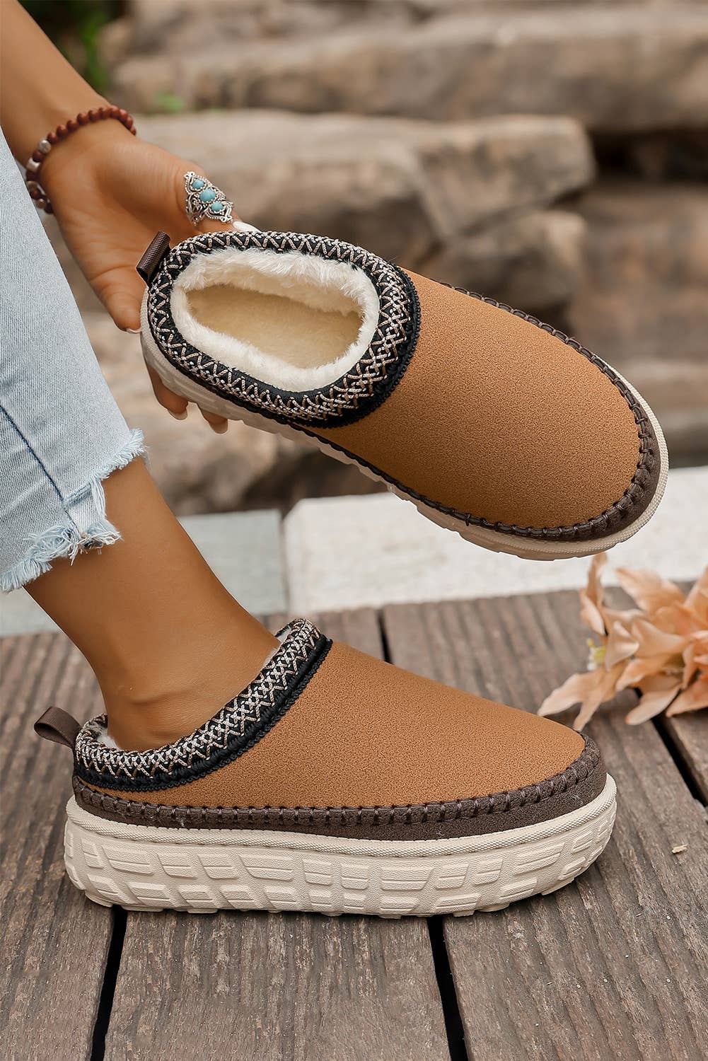 Aapparella - Wholesale Slippers - Women's -  Contrast Stitch Detail Suede PU Plush Slippers | US7-107