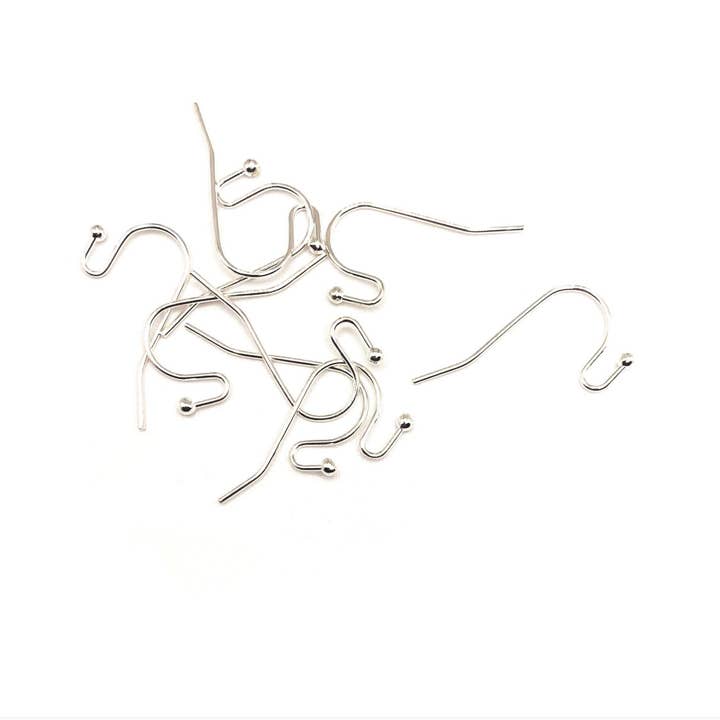 Crochets d'oreilles en forme de poisson plaqués argent, 21x12mm pour la vente par Guerrilla Charm