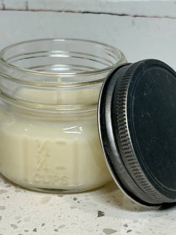 Kaars met deksel voor op reis voor wholesale door Sweet Wick Candle Company