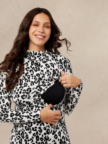 Col roulé d'allaitement à imprimé léopard Nina Ecovero™ | Nina Ecovero pour la vente par Tilbea London