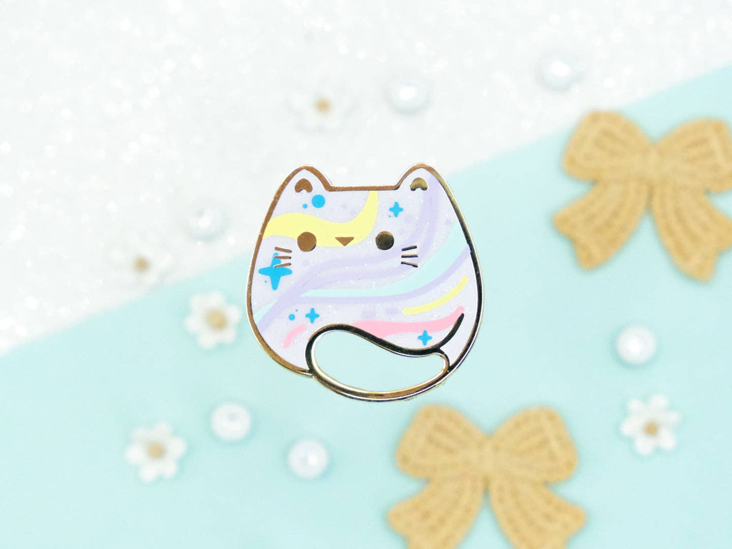 Sparkles in the Wild - Wholesale Lapel Pin/Button - Épingles Chat Rêveur - Collection Charmante0