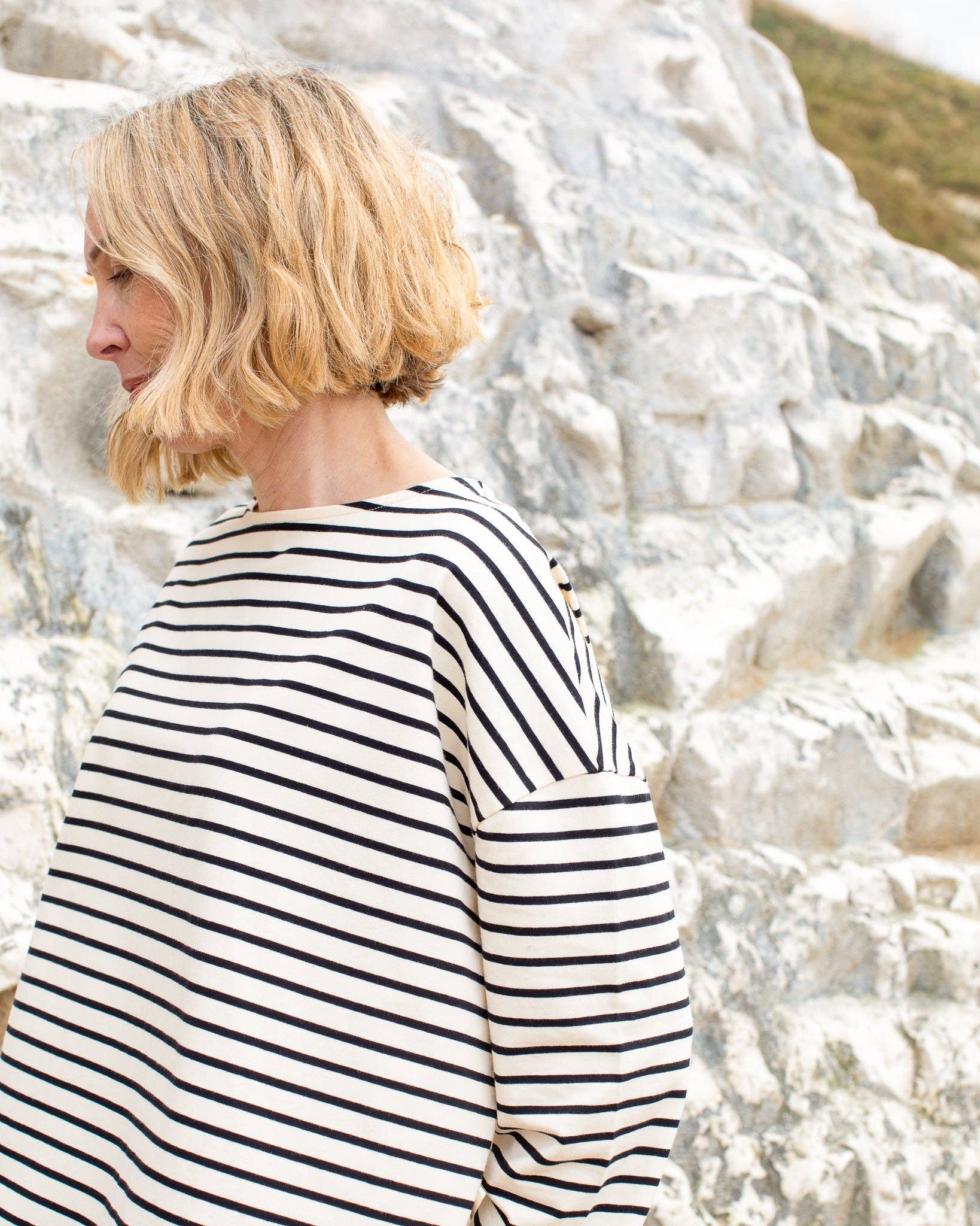 CHALK – Engroshandel T-shirt – til kvinder – Bryony Stribet Top | Sort / Creme6