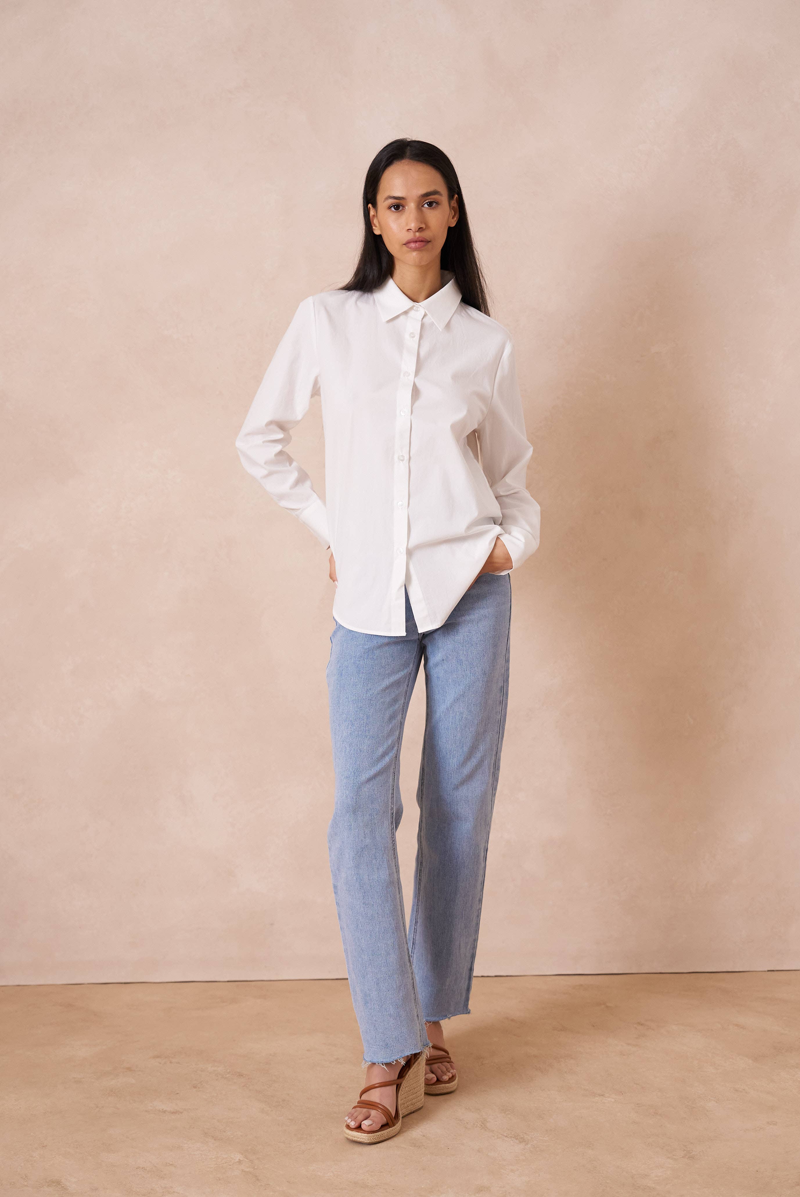 Attentif Paris - Wholesale Button Down Shirt - Women's - Plain cotton shirt with lapel collar3