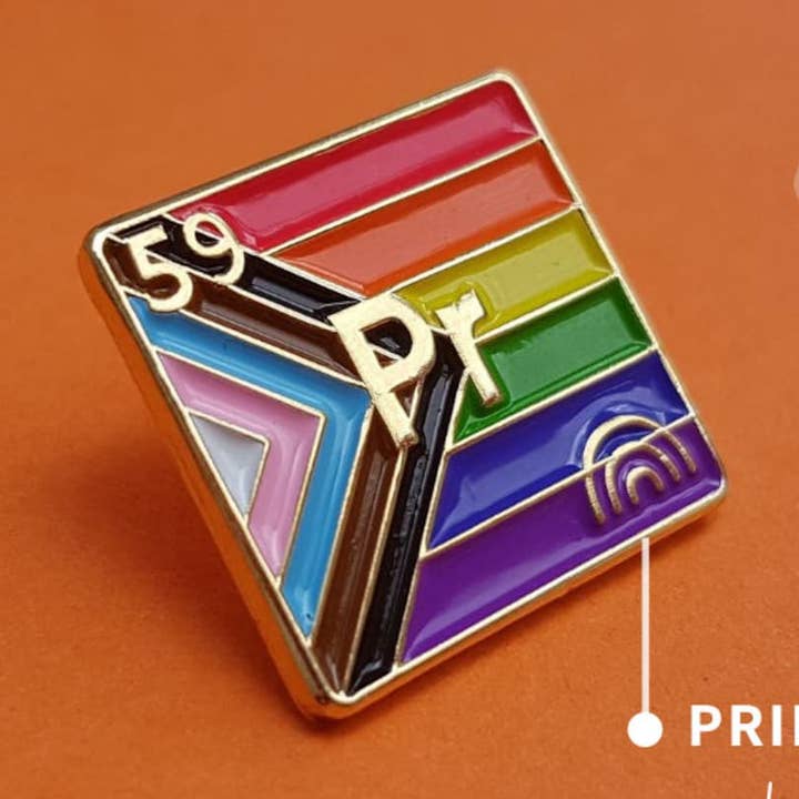 Progress Pride - Praseodimio | Insignia esmaltada para venta al por mayor de Yas Petit Poulet