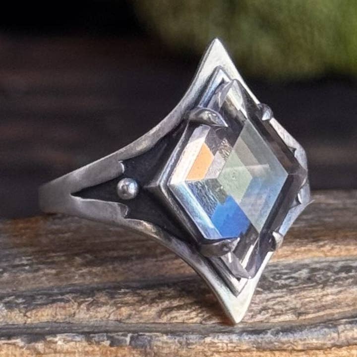 Acid Queen Jewelry – wholesale Cocktail/statement ring – Grounded Ring W/ Faceted Quartz0