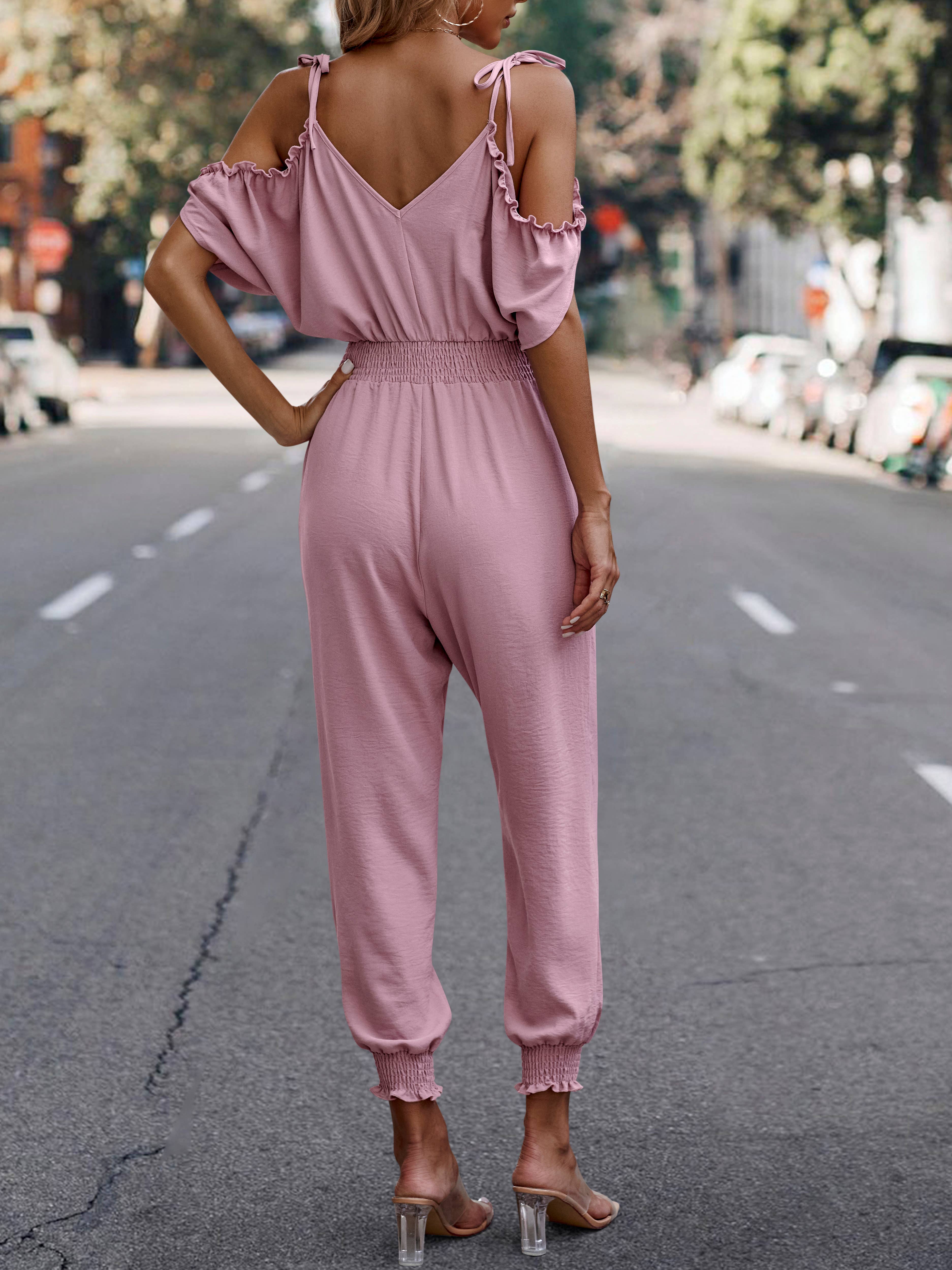 eLook – Großhandel Jumpsuit – Damen – SZ1-J9004 Schulterfreier Wickeloverall mit gesmokter Schulterpartie2