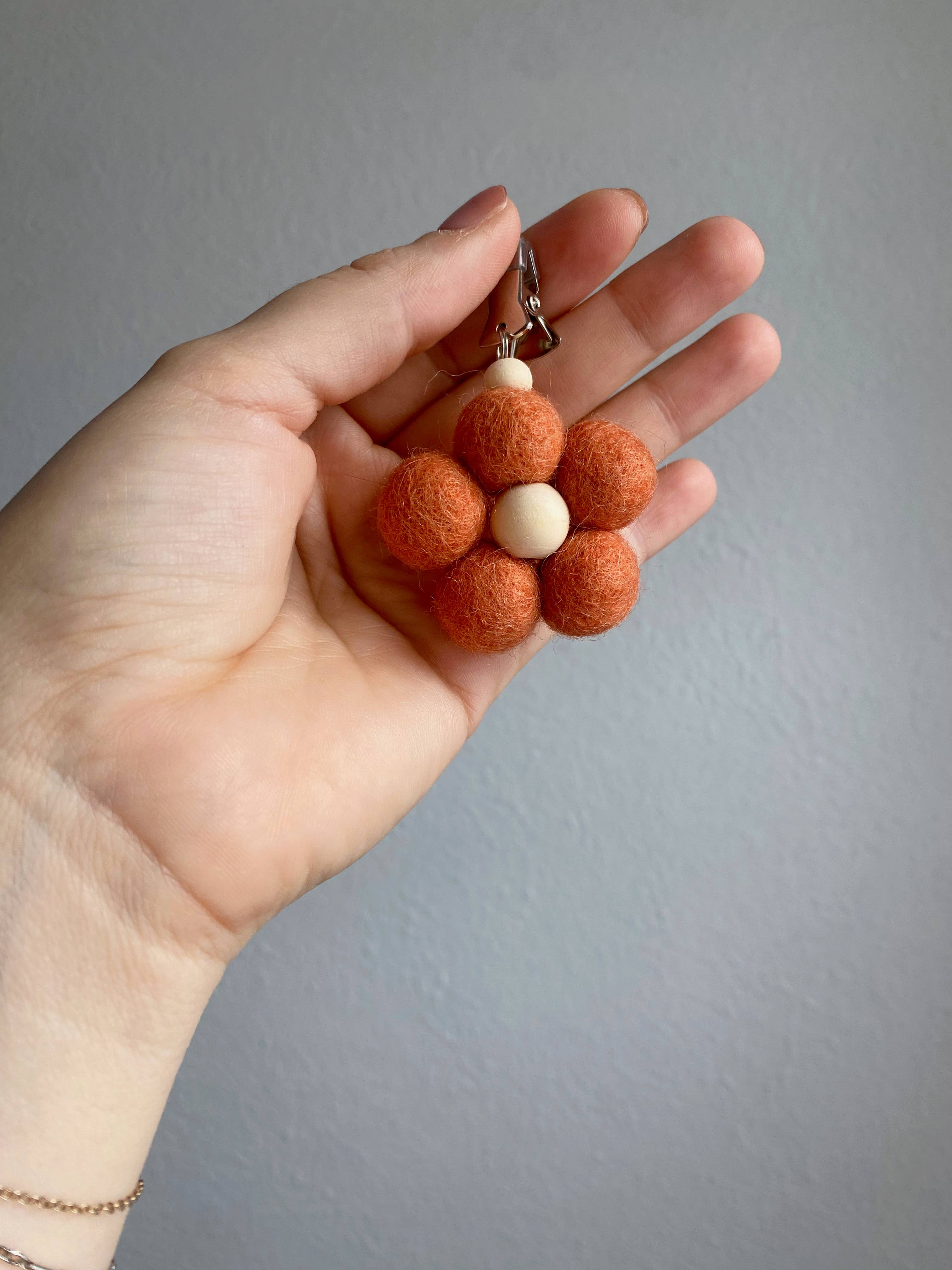 Lost Vly - Wholesale Car Freshener - Unisex - Fall Flower Clip-on Reusable Oil Diffuser0