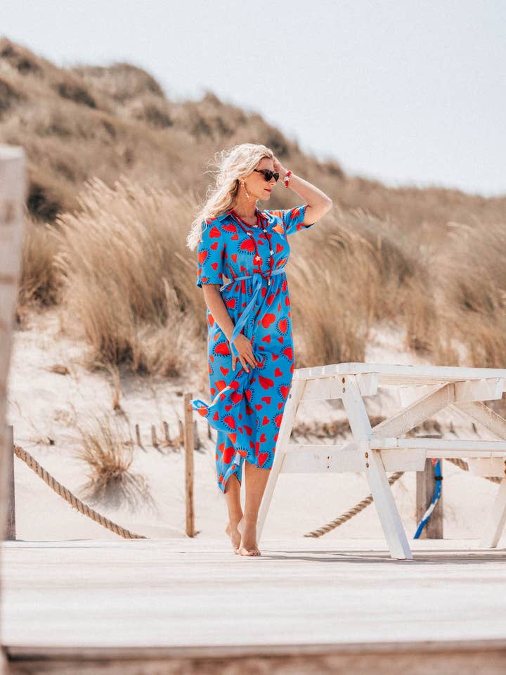 THEA - Robe Longue Manches Courtes Bleu Coeurs Rouges pour la vente par LES BLONDINETTES