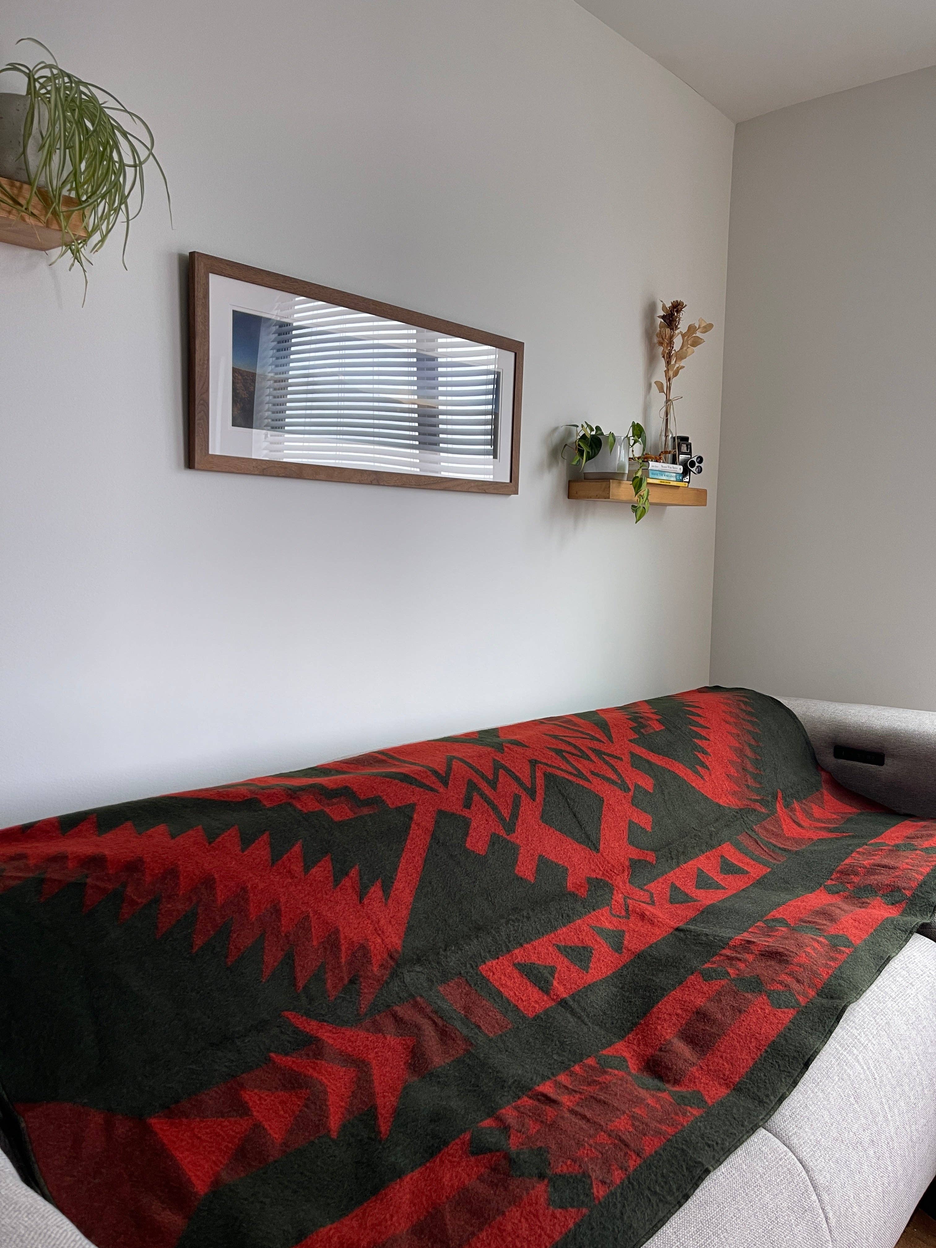 Beyond Borders Collective | Artisan-Made Blankets & Throws - Wholesale Throw Blanket - Loja Blanket - Dark Moss1