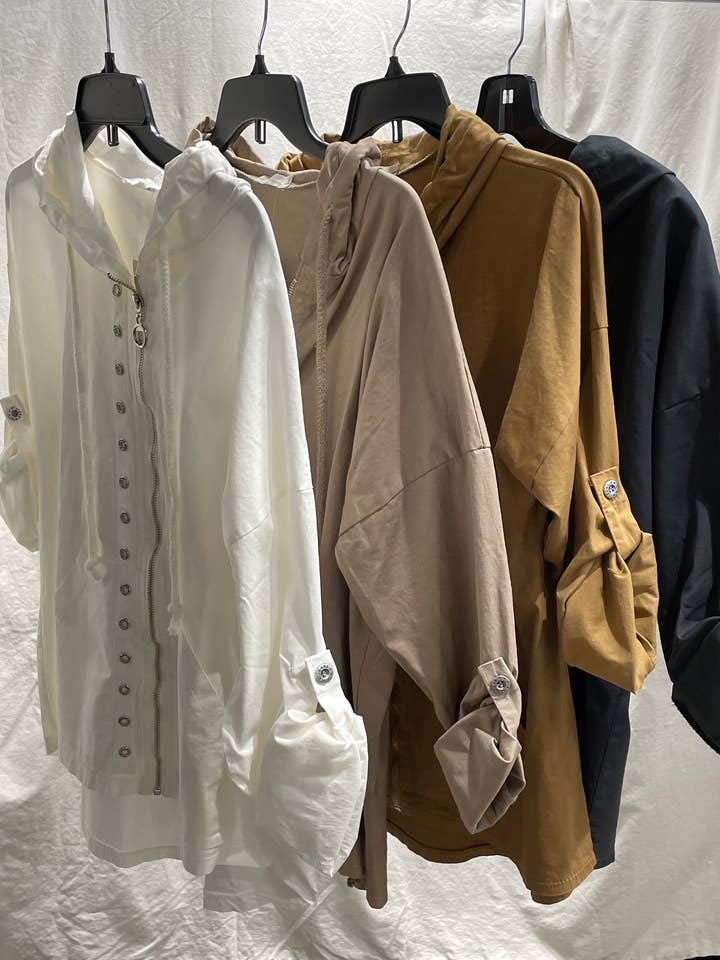 Sweat à capuche avec ornements pour la vente par LeParisPetit by I Love Linen