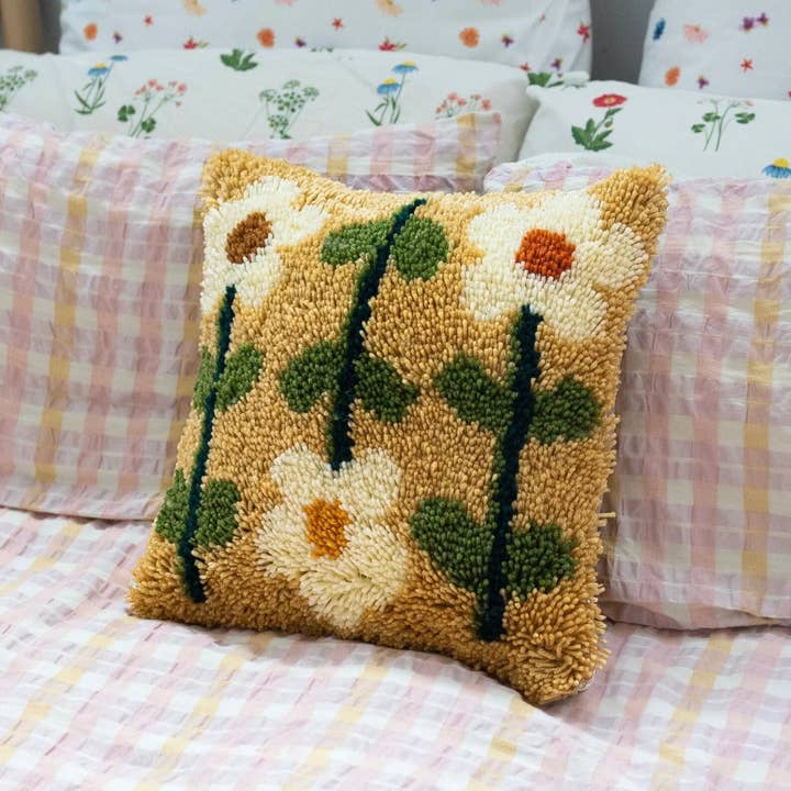 Craft Club - Wholesale DIY Craft Kit - EARTHY PICK OF THE BUNCH - Latch Hook Cushion Kit3