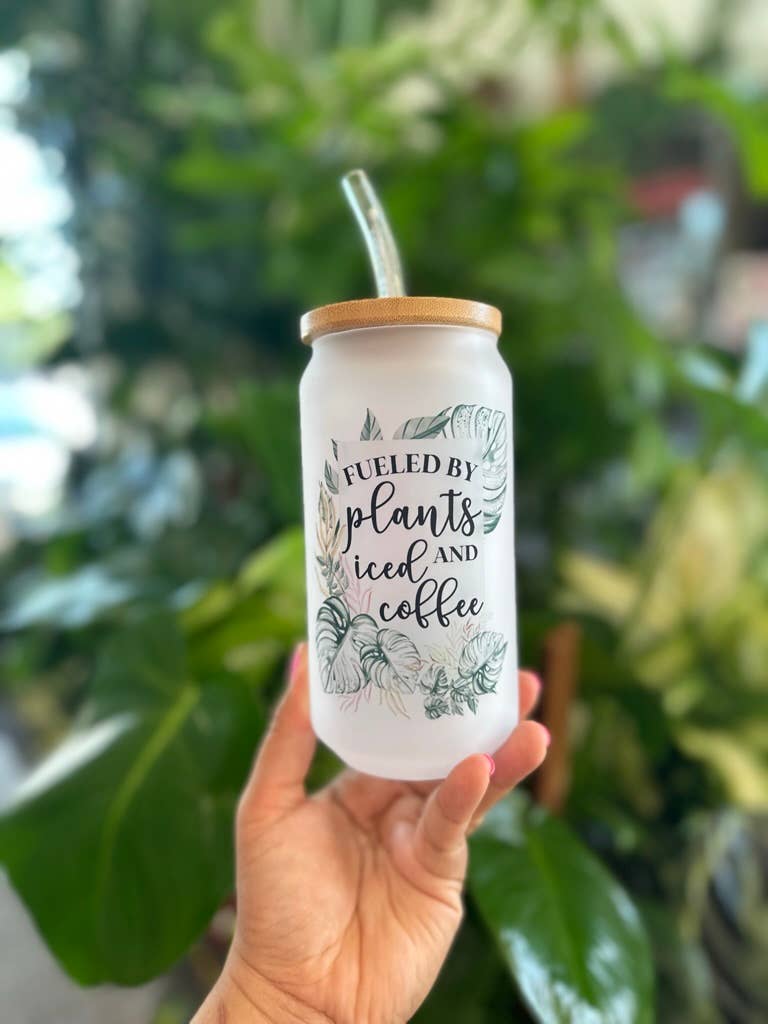 KraftyKathyDesignsCo - Vente Verre/tasse - Canette de bière Fueled by Plants en verre de 18 oz (givrée)