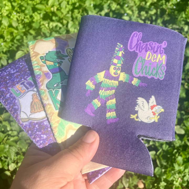 on the Bayou - Vente Housses de boisson - Mardi Gras à la poursuite des poules koozie