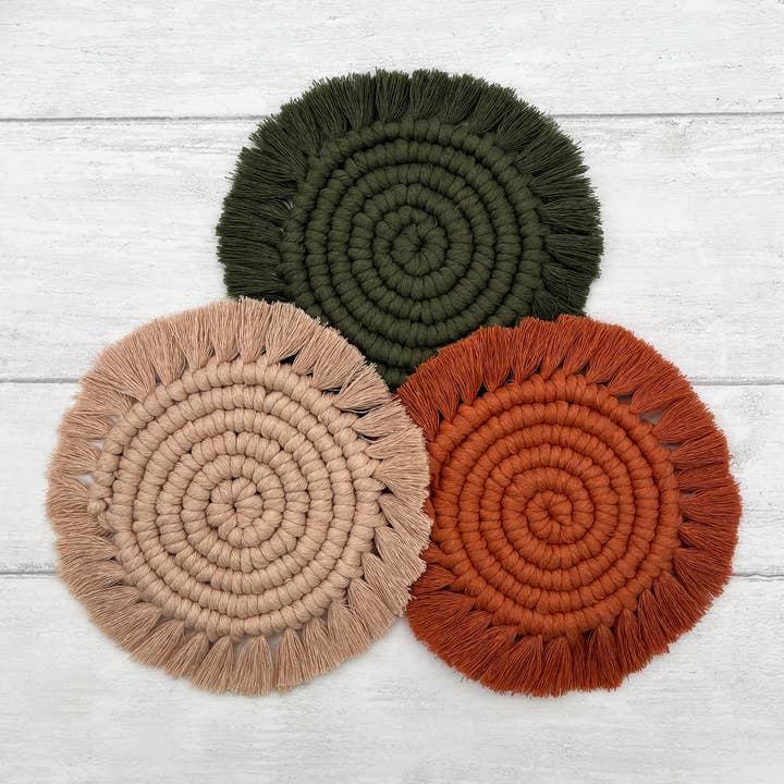 Kit de Macramé Sous-verres - Terracotta, Avocat & Biscuit pour la vente par Bergin & Bath