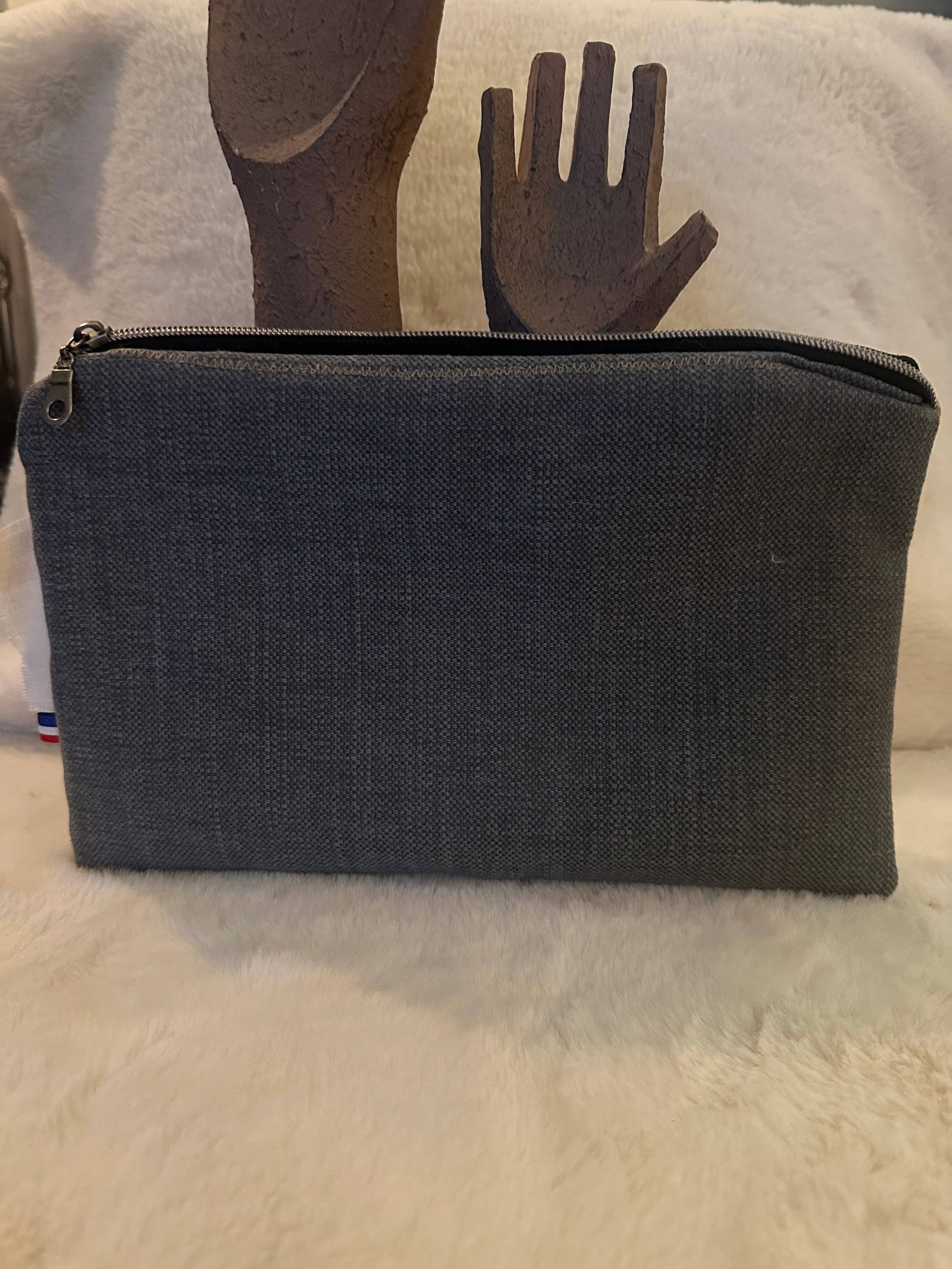 La marquisette - Wholesale Pouch - Women's - Two-tone dog pouch from the haute Piece Unique1