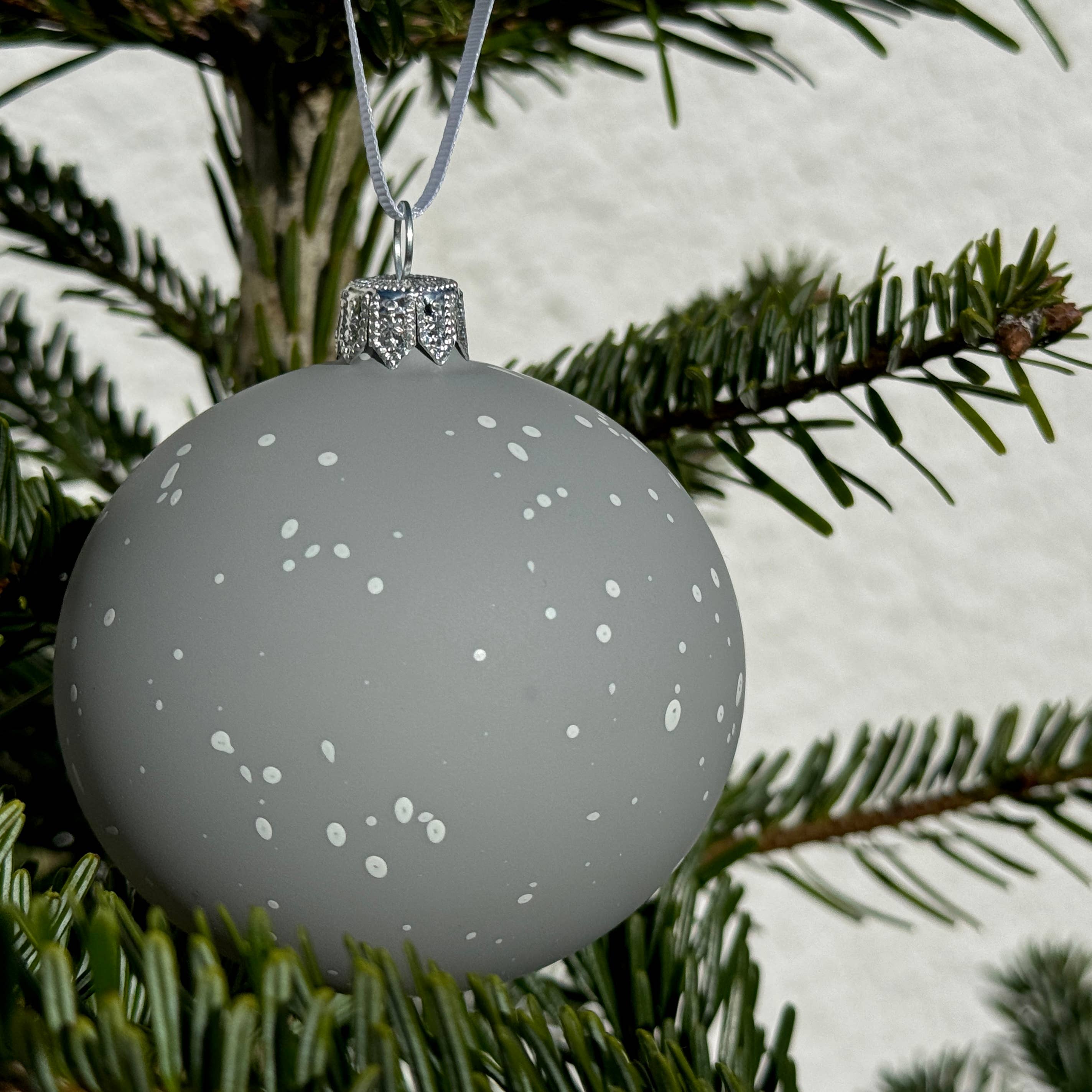 studio THIE - Wholesale Christmas Decoration - Speck Egg Shell Glass Christmas Bauble, 8cm4