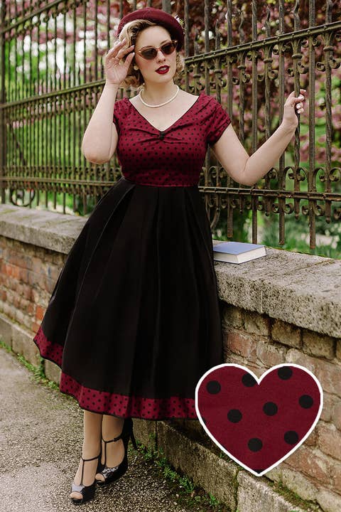 Lily Off Shoulder Burgundy Polka Dot Swing Klänning för wholesale av Dolly & Dotty