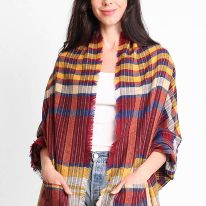 Ruana à carreaux avec frange et poche pour la vente par Fashion City