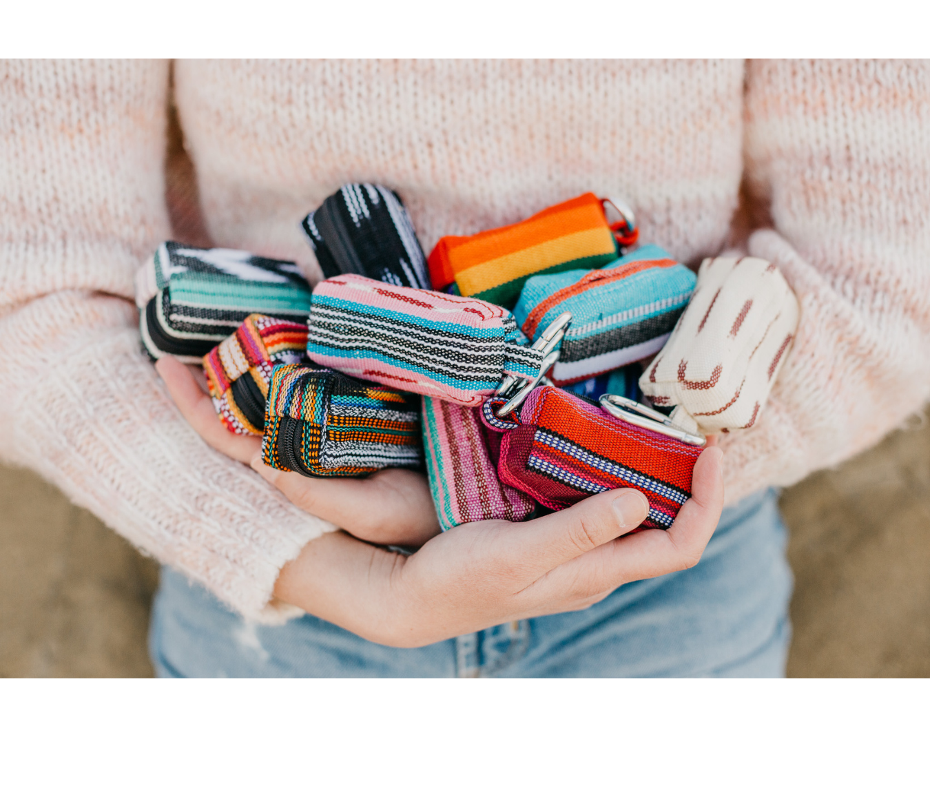 Sam & Nala | intentional style for pets & their people - Vendita all'ingrosso Dispenser di sacchetti per la cacca - Adoralo Amore (arcobaleno) – Porta sacchetti per escrementi di cane fatto a mano5