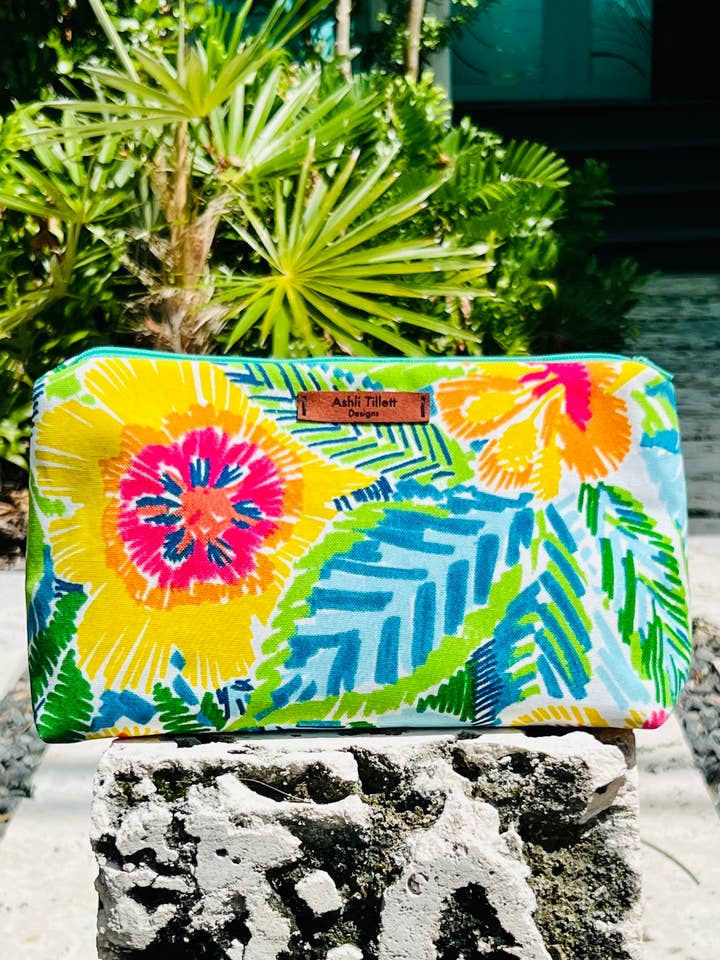 Trousse à cosmétiques à fleurs tropicales pour la vente par Ashli Tillett Designs