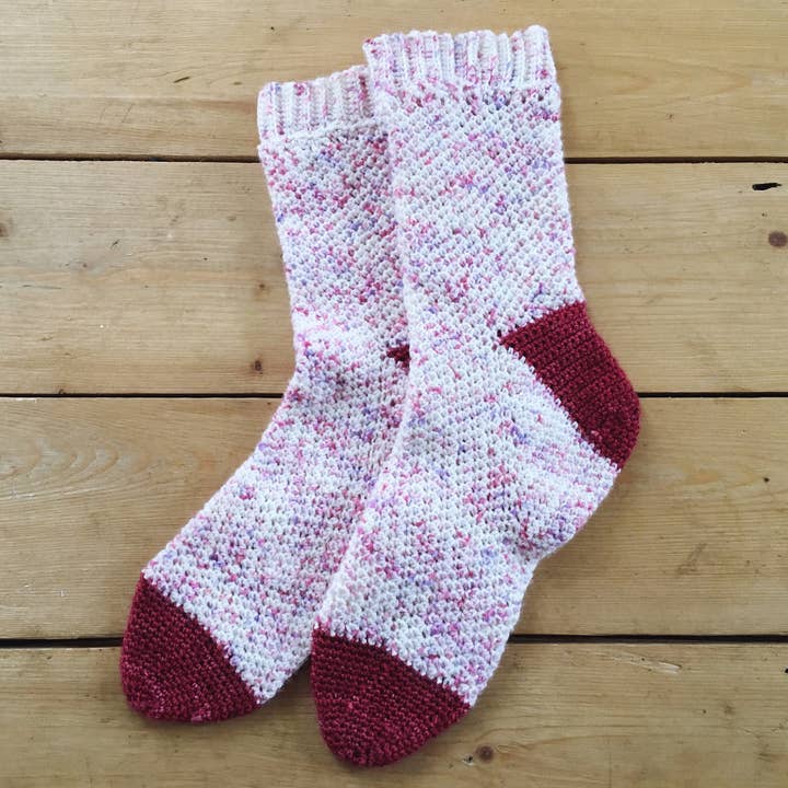 Vicki Brown Designs - Vendita all'ingrosso Attrezzi per lavoro a maglia/uncinetto - Motivo all'uncinetto - Calze con cuore - STAMPA
