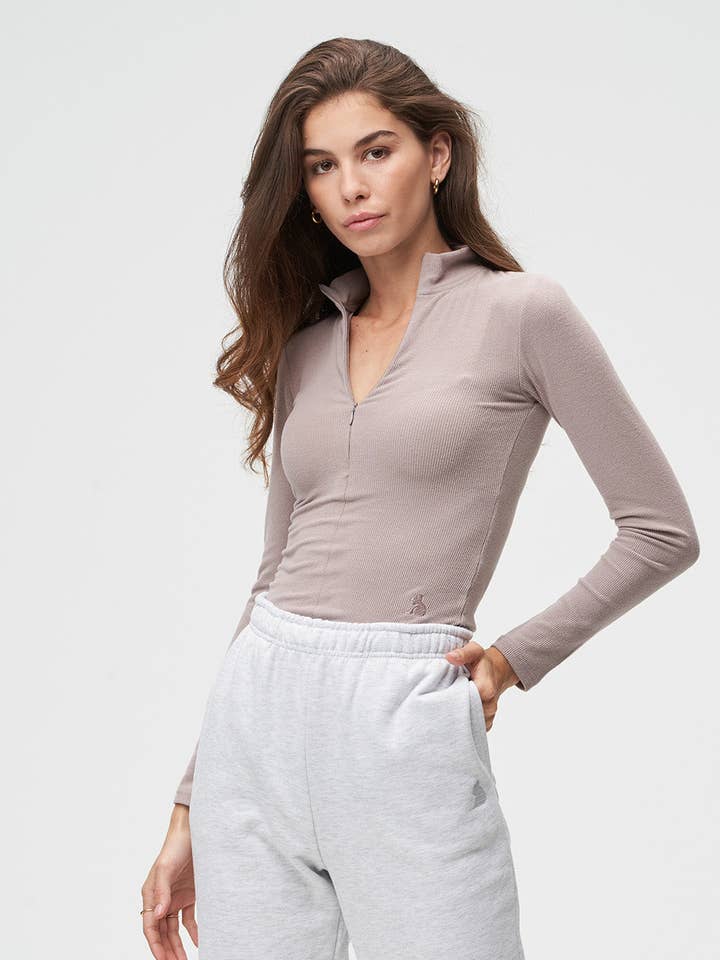 Manica lunga con zip invisibile per la vendita all'ingrosso da parte di KUWALLA TEE