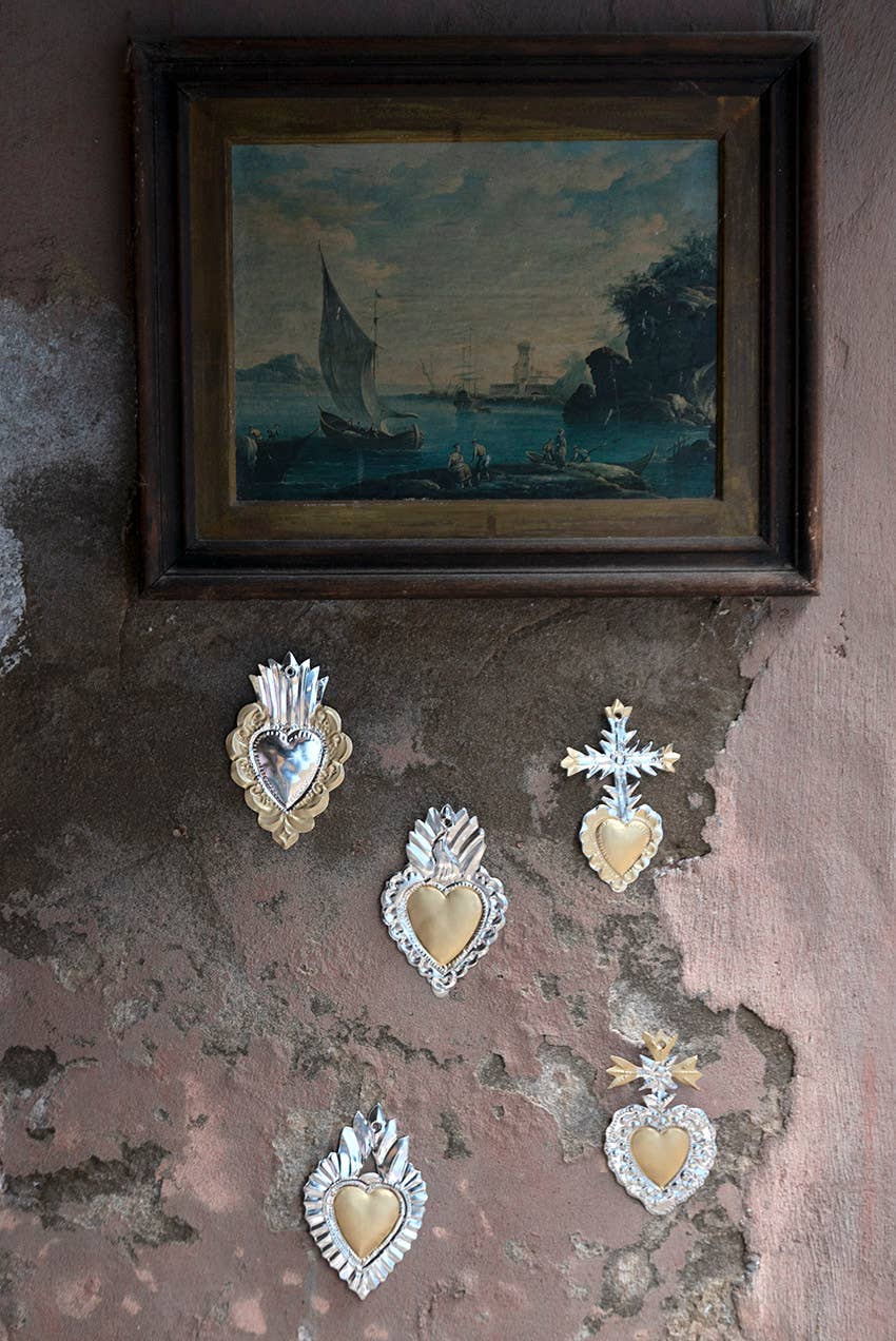 P.I.Project America - Wholesale Wall Accent - Ornements en étain mexicains du Sacré-Cœur Milagros1