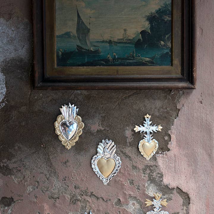 P.I.Project America - Wholesale Wall Accent - Ornements en étain mexicains du Sacré-Cœur Milagros1