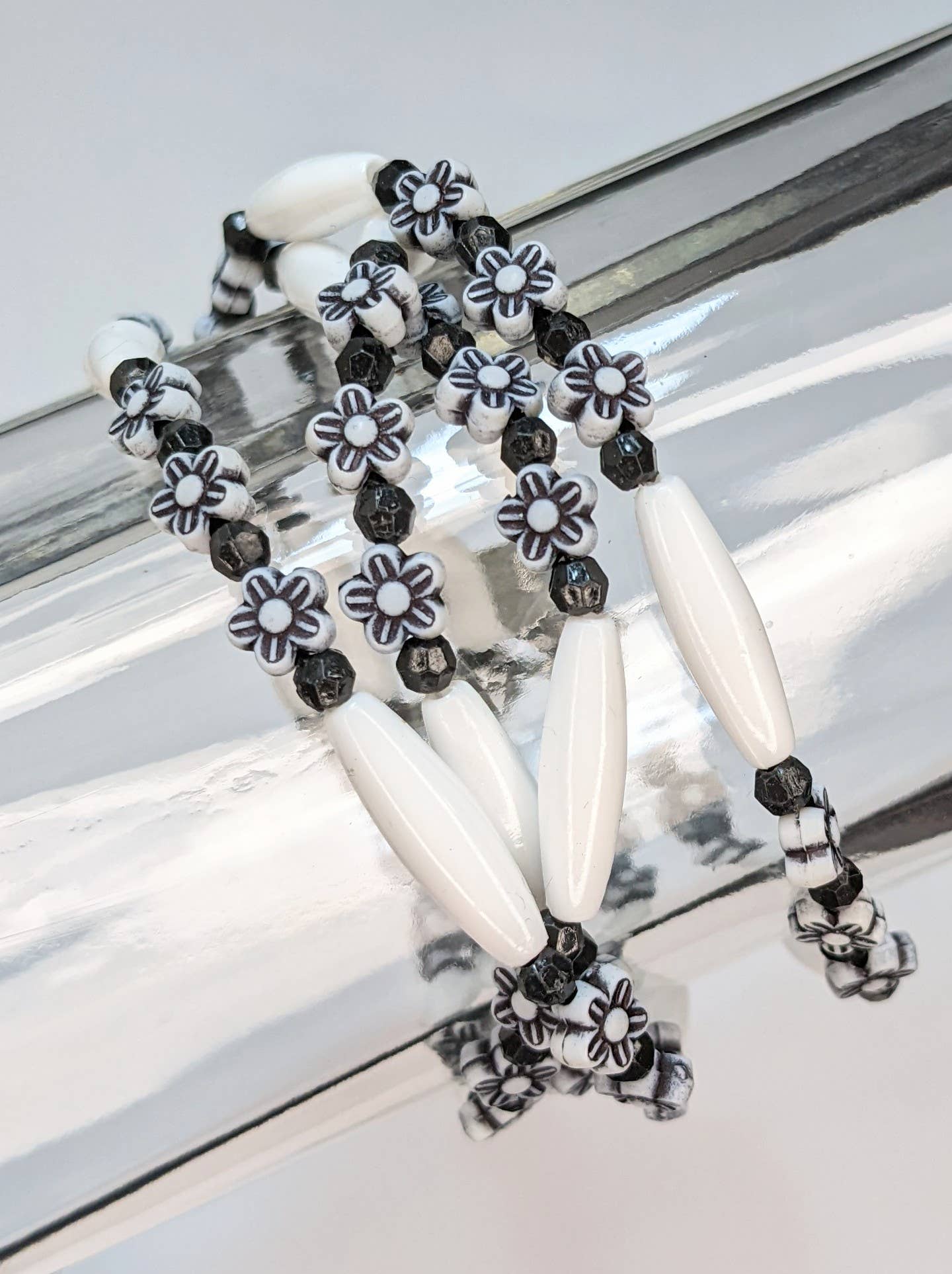 Fiona Accessories – wholesale Snodd - Dam – Beaded Badge Holder Snodd för nycklar ID-märke4