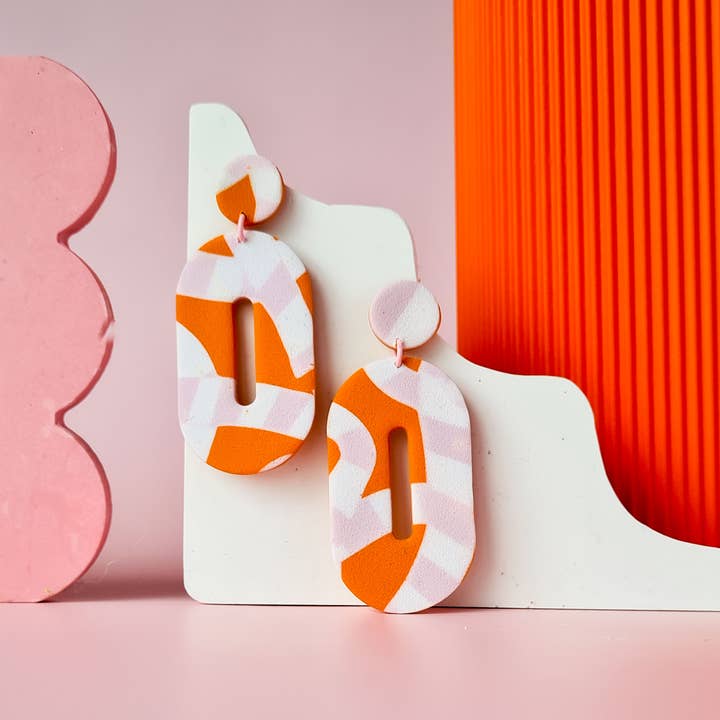 Mono - Vendita all'ingrosso Orecchini pendenti - Orecchini fatti a mano in argilla polimerica a forma organica arancione e rosa.4