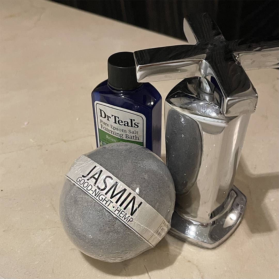 Pure Drop – wholesale Bath bomb/fizz – Goodnight Jasmine and Hemp Oil Large Bath Bomb - 8oz5