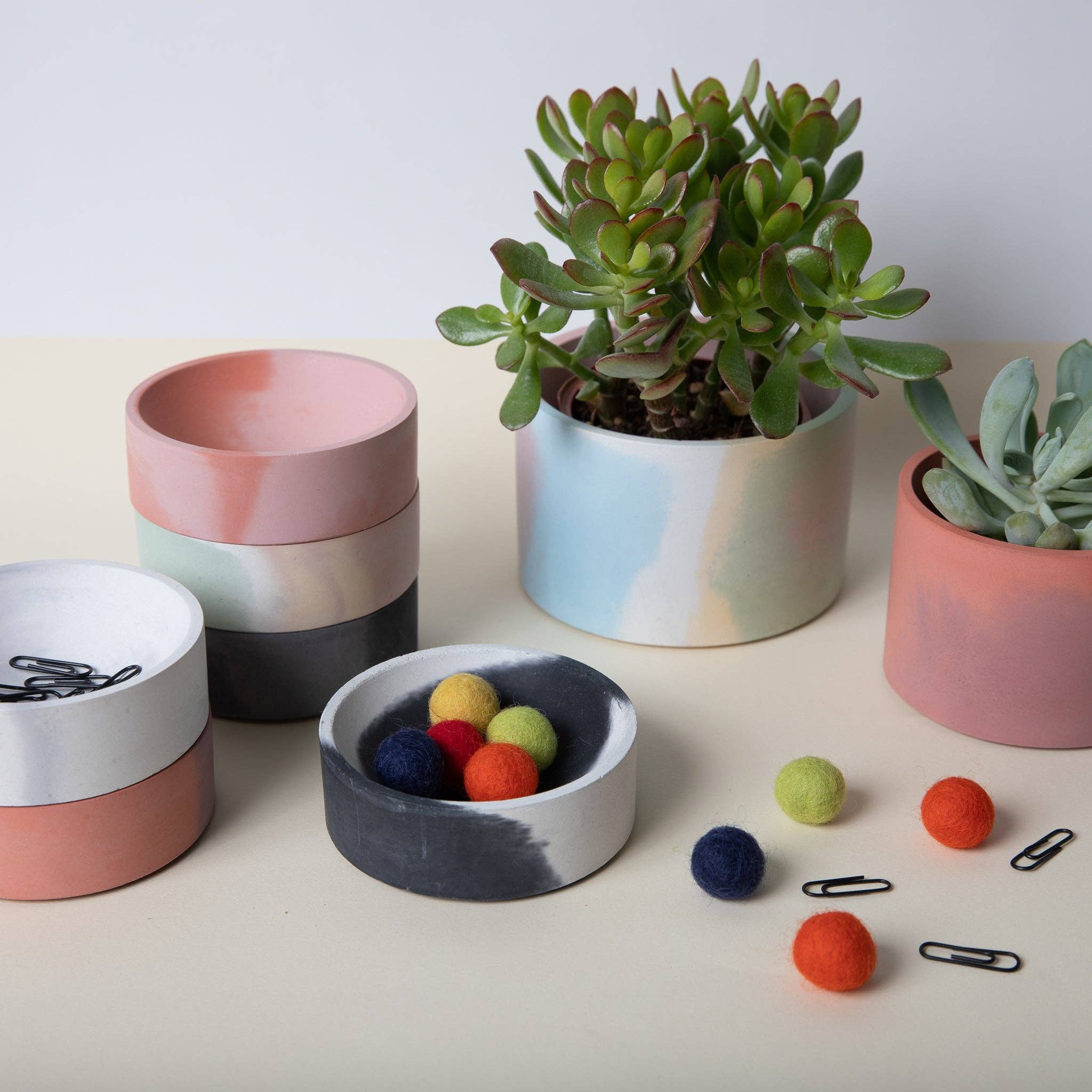 pretti.cool - Wholesale Desk Organizer - 4" Catch-All | Grey & White4