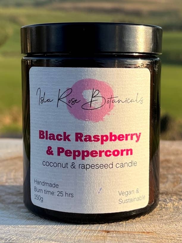 Svart hallon & pepparkorn rapsfrö och kokosljus för wholesale av Isla Rose Botanicals