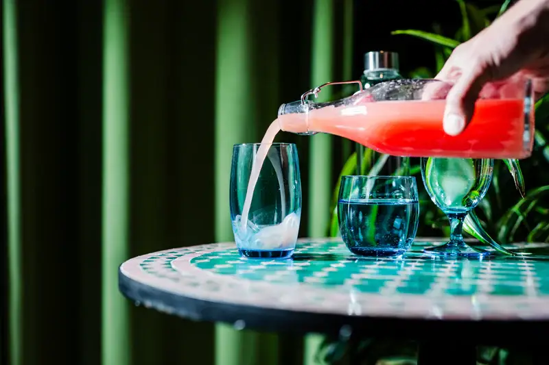 Hospitality Glass - Wholesale Water Bottle - Square .5 L. Swing Bottle3