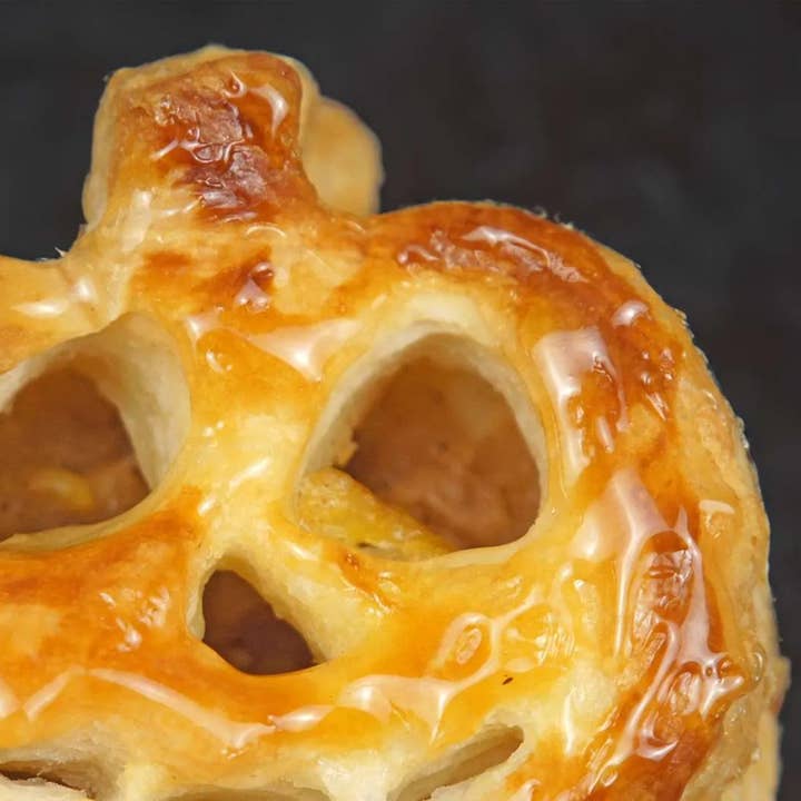 frenzye - Wholesale Cake - Jack O Lantern - Apple Puff Pastry1